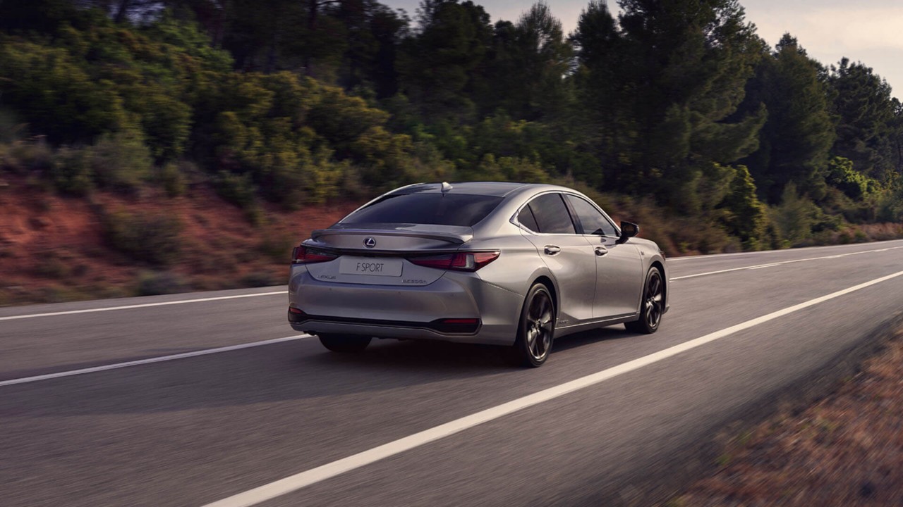 Lexus ES F Sport driving through a rural location 