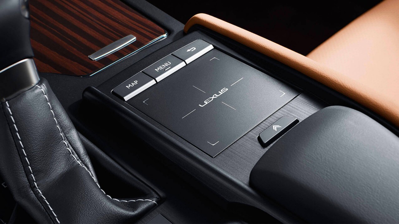 Lexus ES 300h's touch pad 