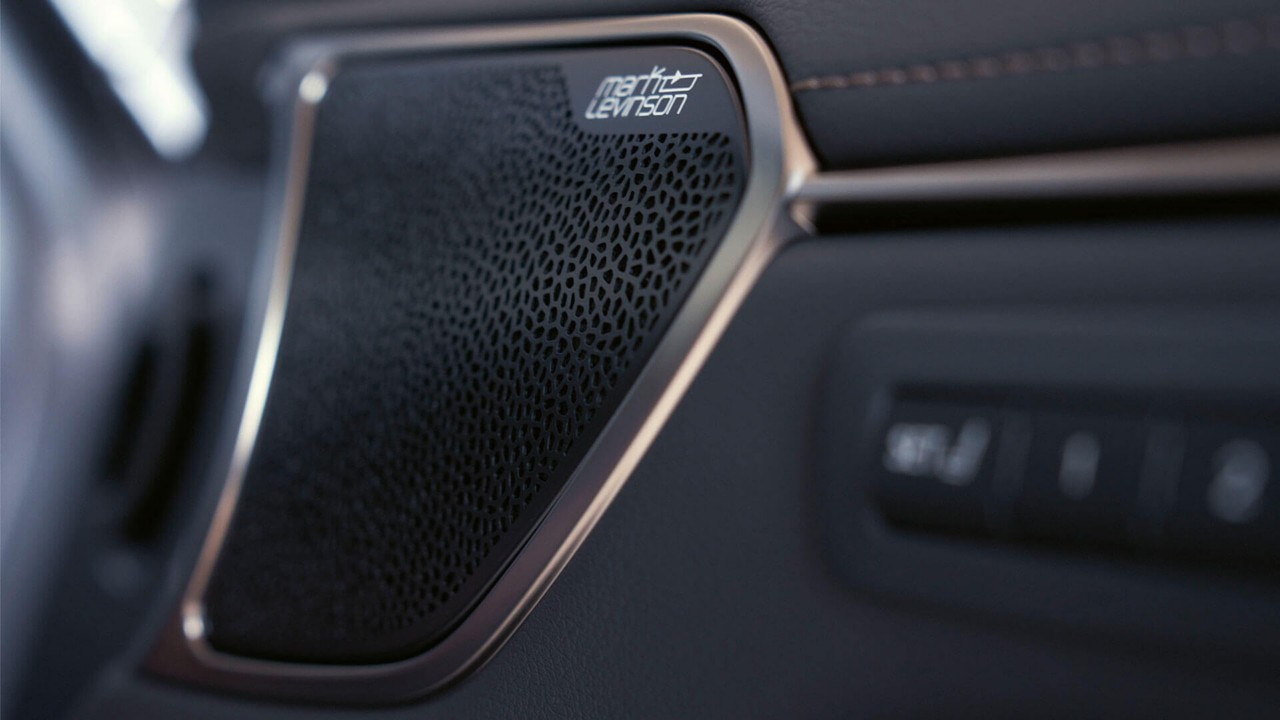Lexus ES 300h's Mark Levinson® Premium Speaker