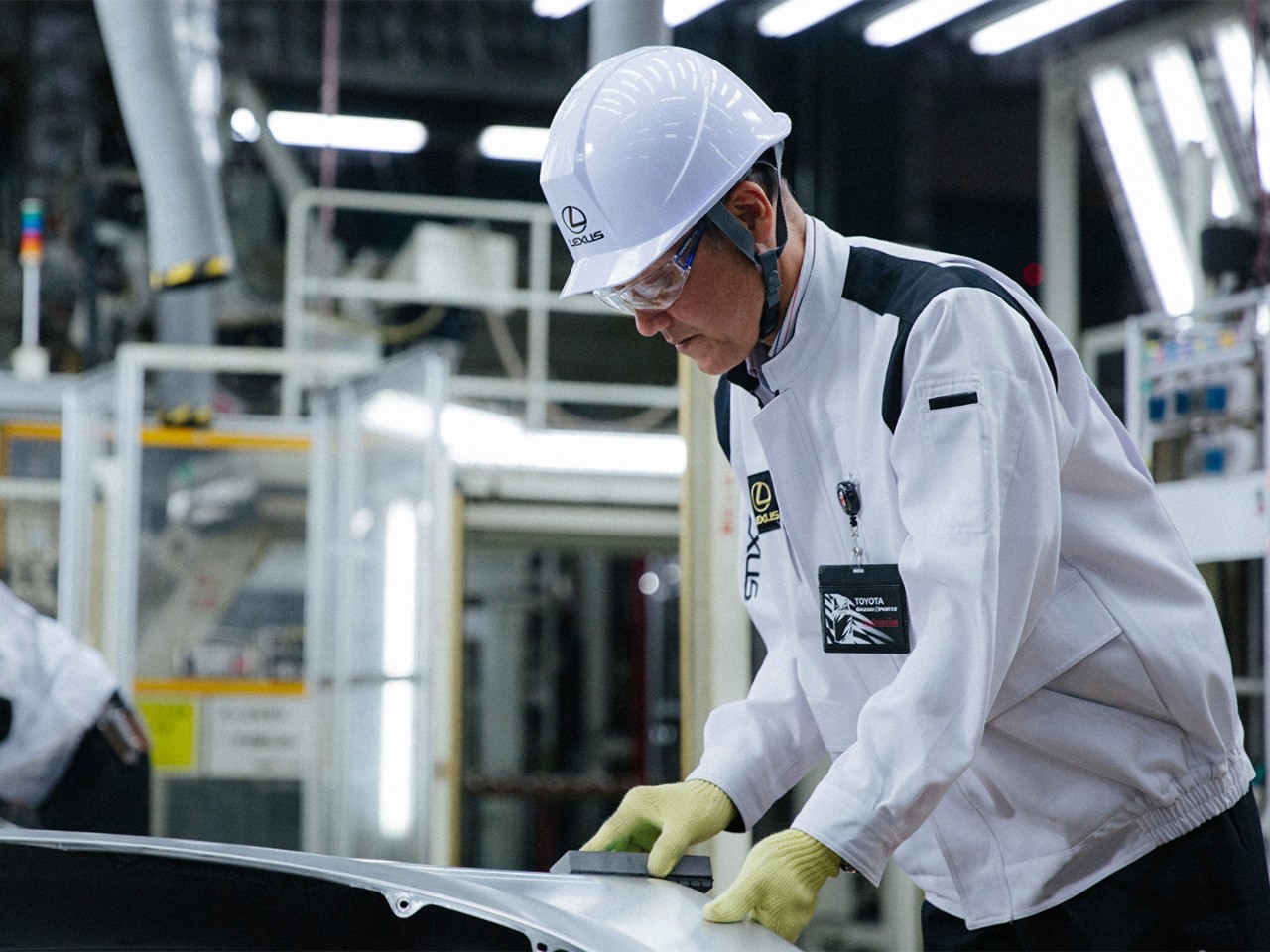 A Lexus mechanic working on a Lexus